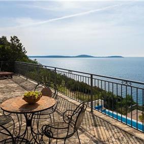 3 Bedroom Villa in Uvala Ljubljeva near Trogir, sleeps 6-7